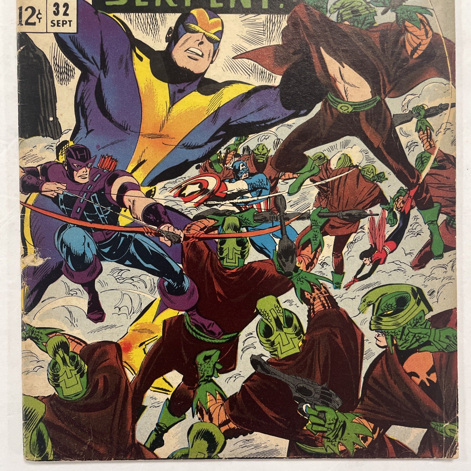 Avengers #32 1966 GD/VG **Small hole in front cover near bottom staple2