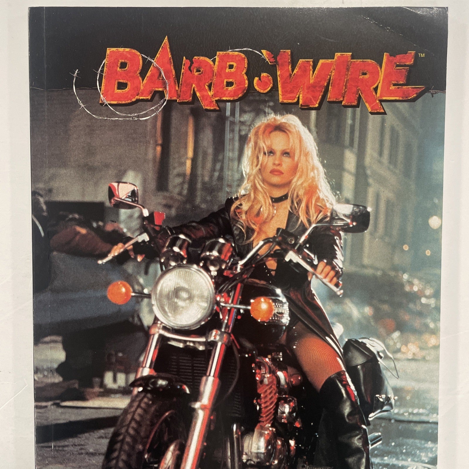 Barb Wire Official Adaptation of the Movie 1996 Dark Horse Comics1