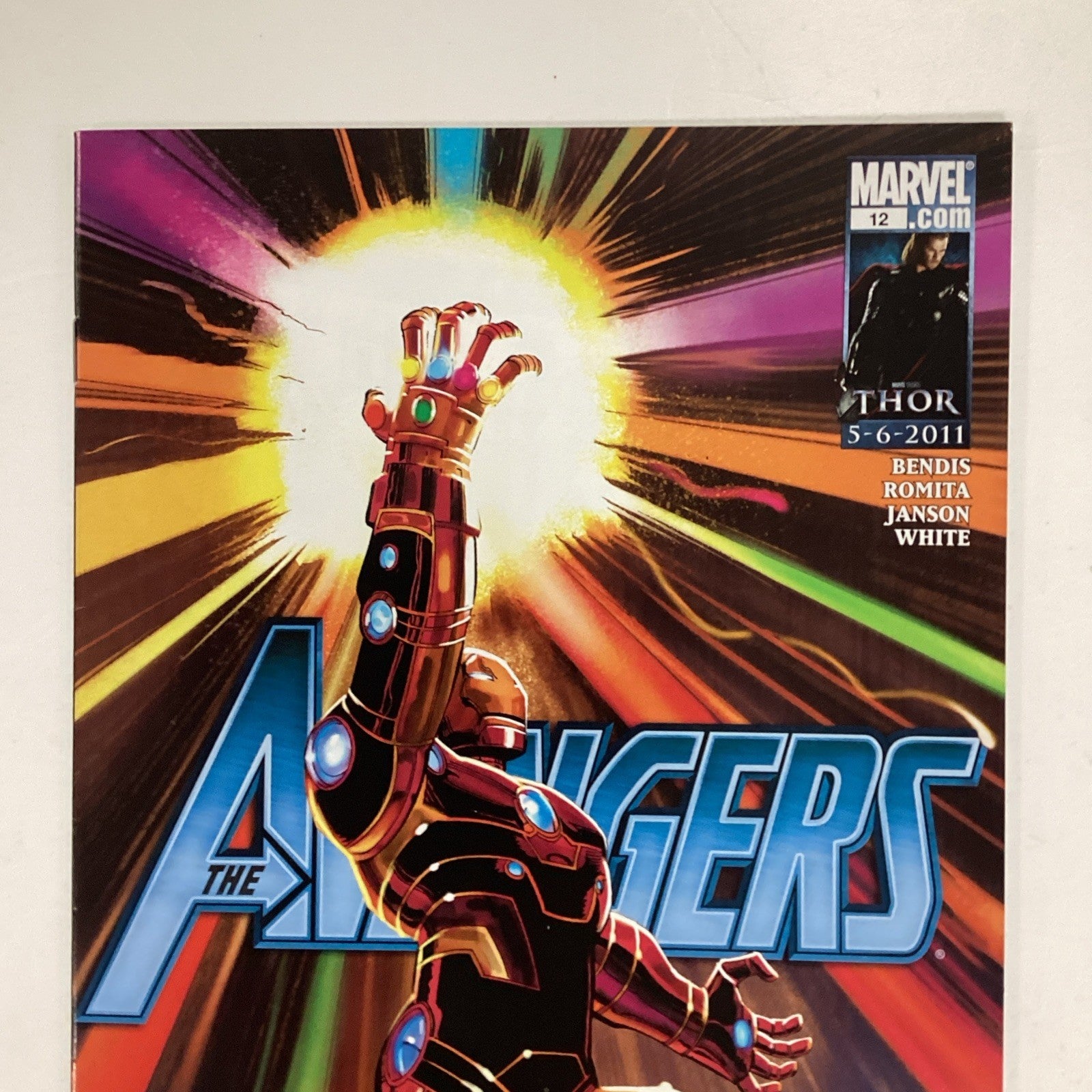 Avengers #12 2011 VF+ Iron Man Weilds Infinity Gauntlet1