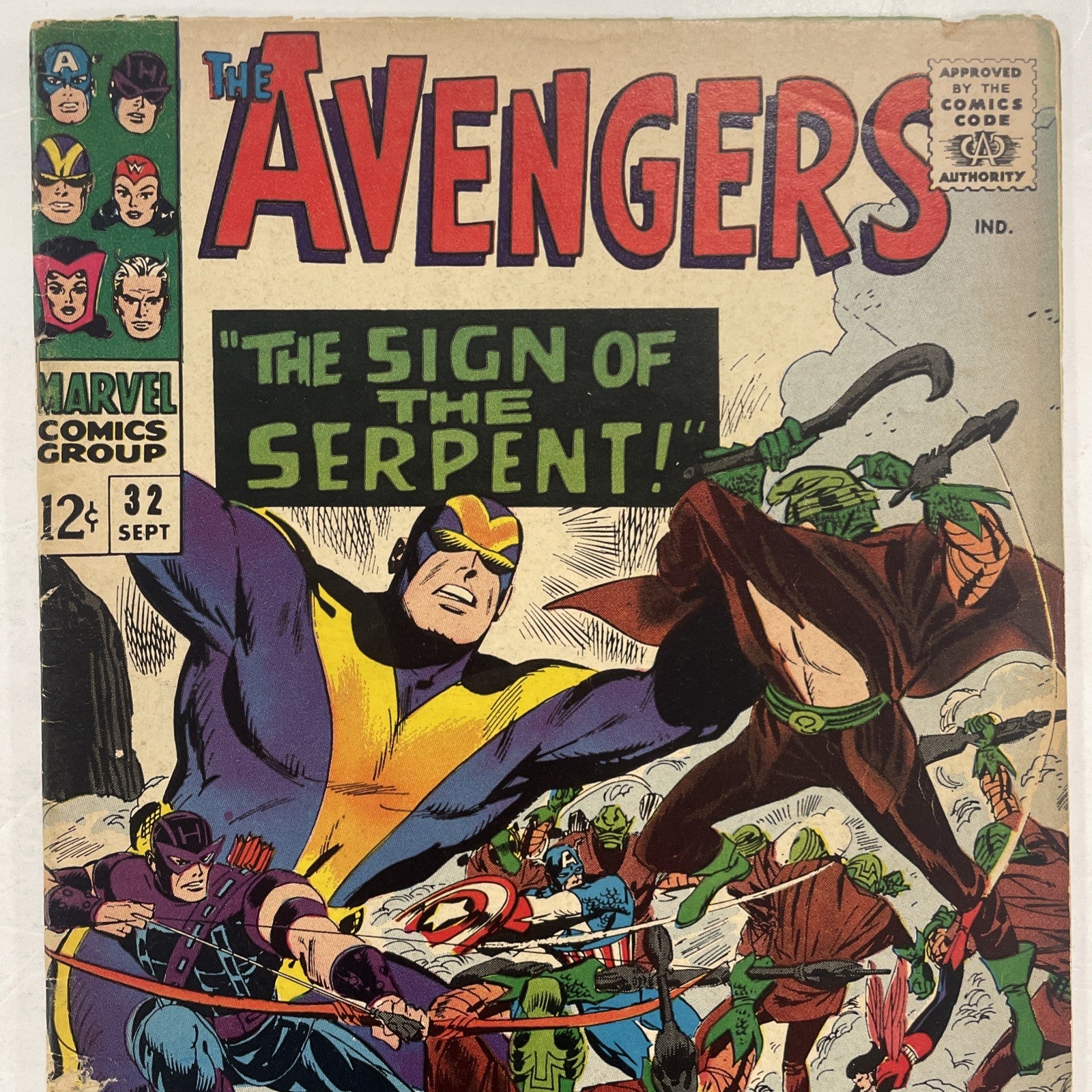 Avengers #32 1966 GD/VG **Small hole in front cover near bottom staple1