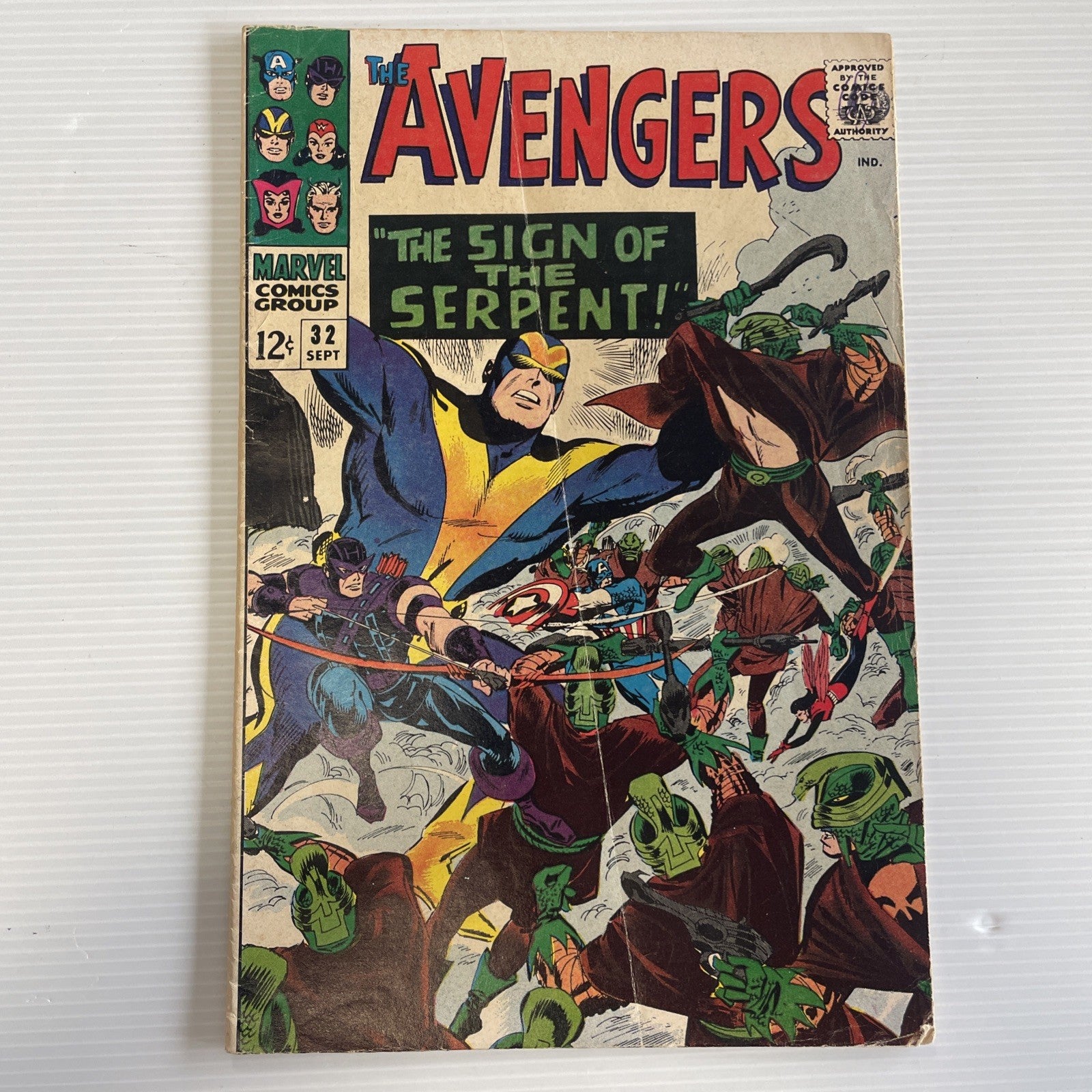 Avengers #32 1967 VG Pence Stamp0