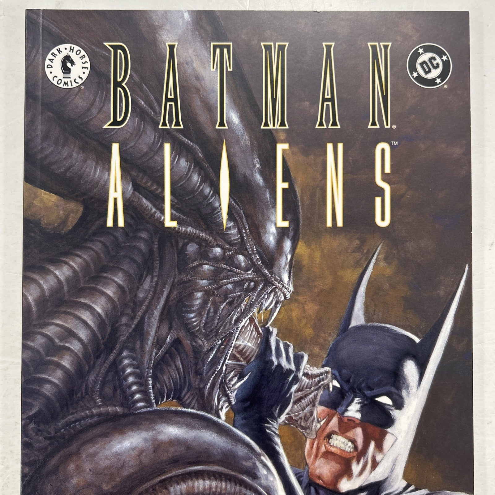 Batman Aliens Book #1-2 1997 VF Dark Horse Comics DC Comics TPB6