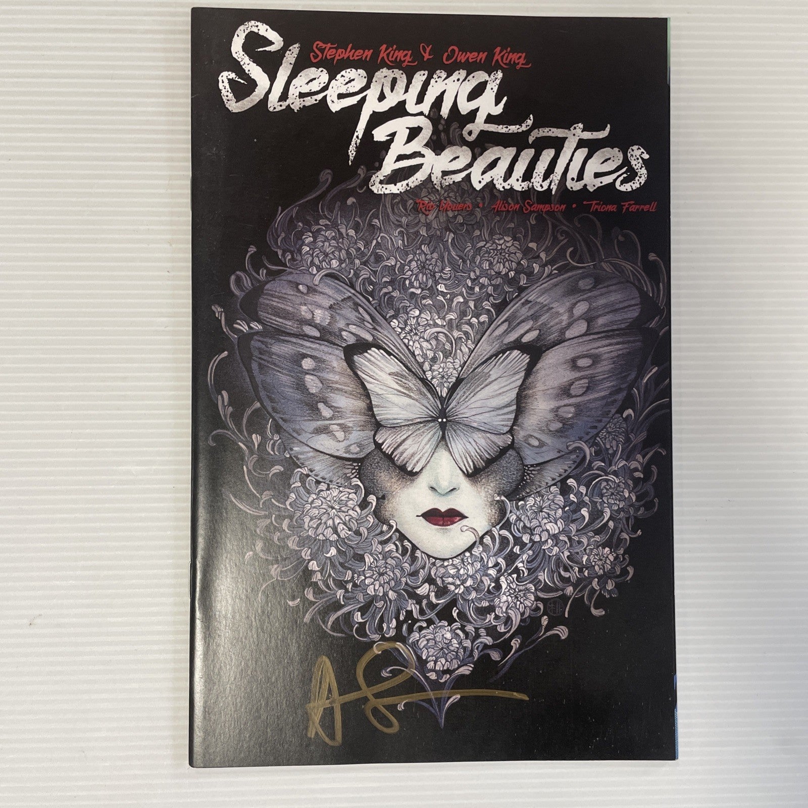 Sleeping Beauties #1 2020 VF+ Signed Alison Sampson Peach Momoko Variant0