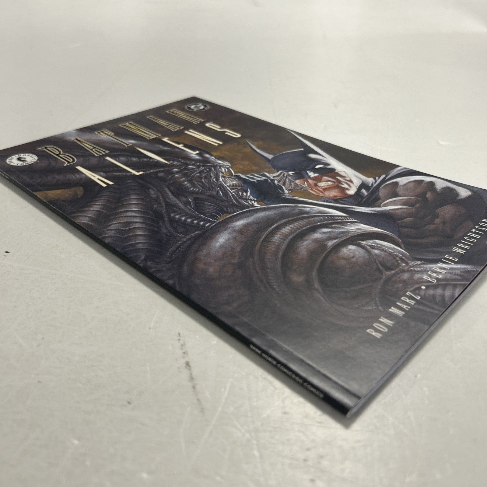 Batman Aliens Book #1-2 1997 VF Dark Horse Comics DC Comics TPB8
