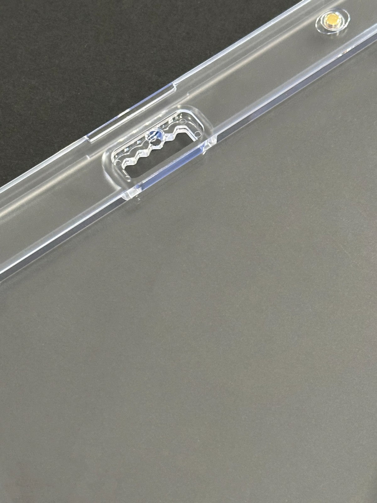 Magnetic Comic Holder Display Case Wall Mountable UV Resistant INC 2 FREE COMICS3