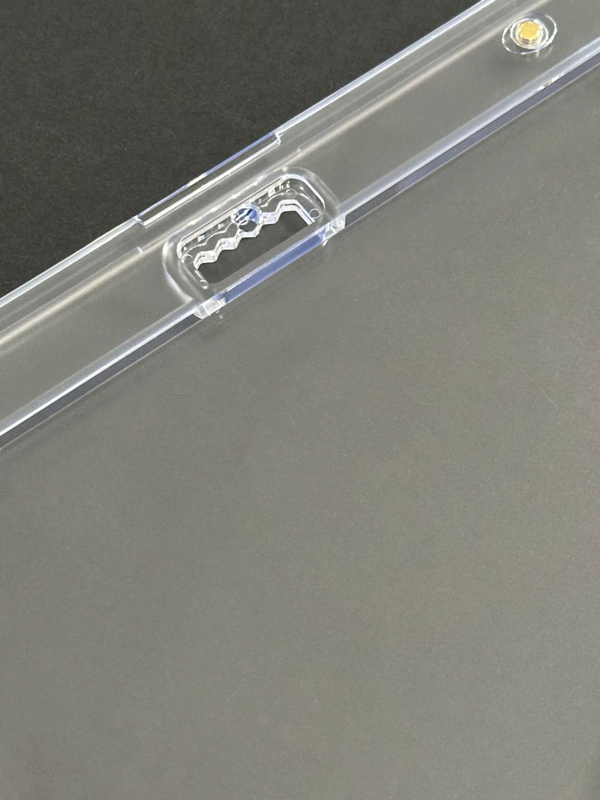 Magnetic Comic Holder Display Case Wall Mountable UV Resistant INC 2 FREE COMICS4