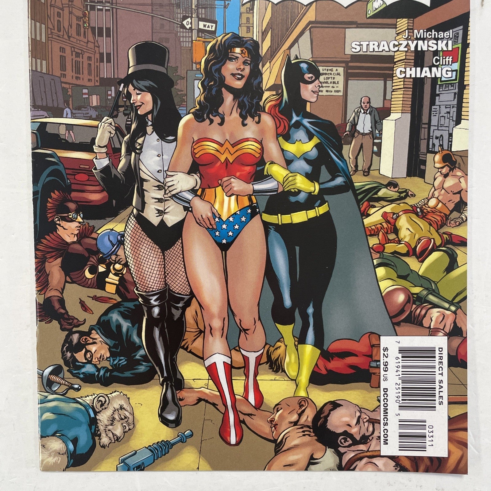 Brave And Bold #33 2010 VF/NM Wonder Woman, Zatanna, Batgirl Team-up2