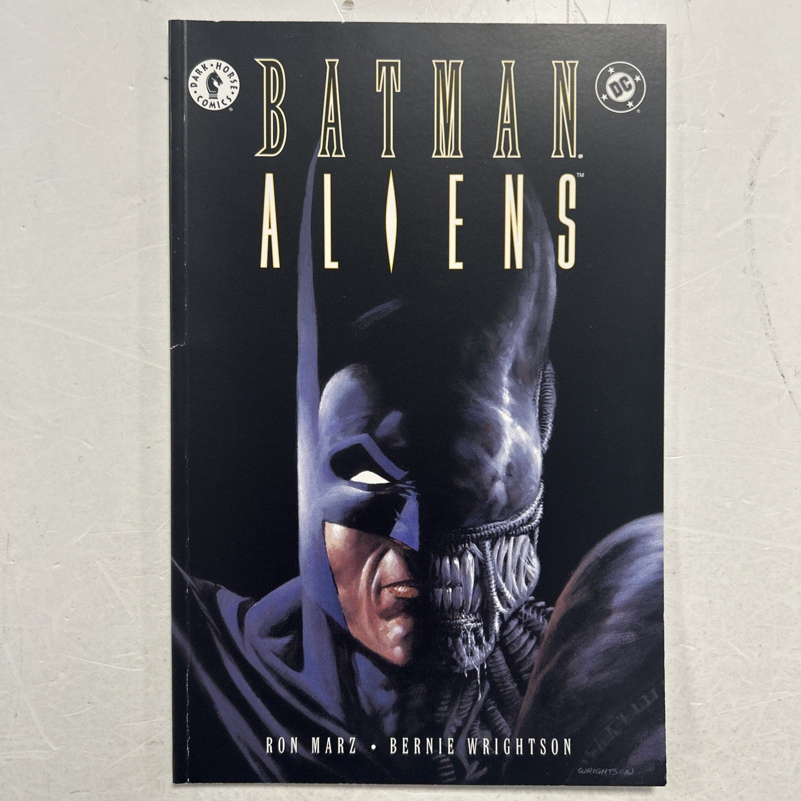 Batman Aliens Book #1-2 1997 VF Dark Horse Comics DC Comics TPB1