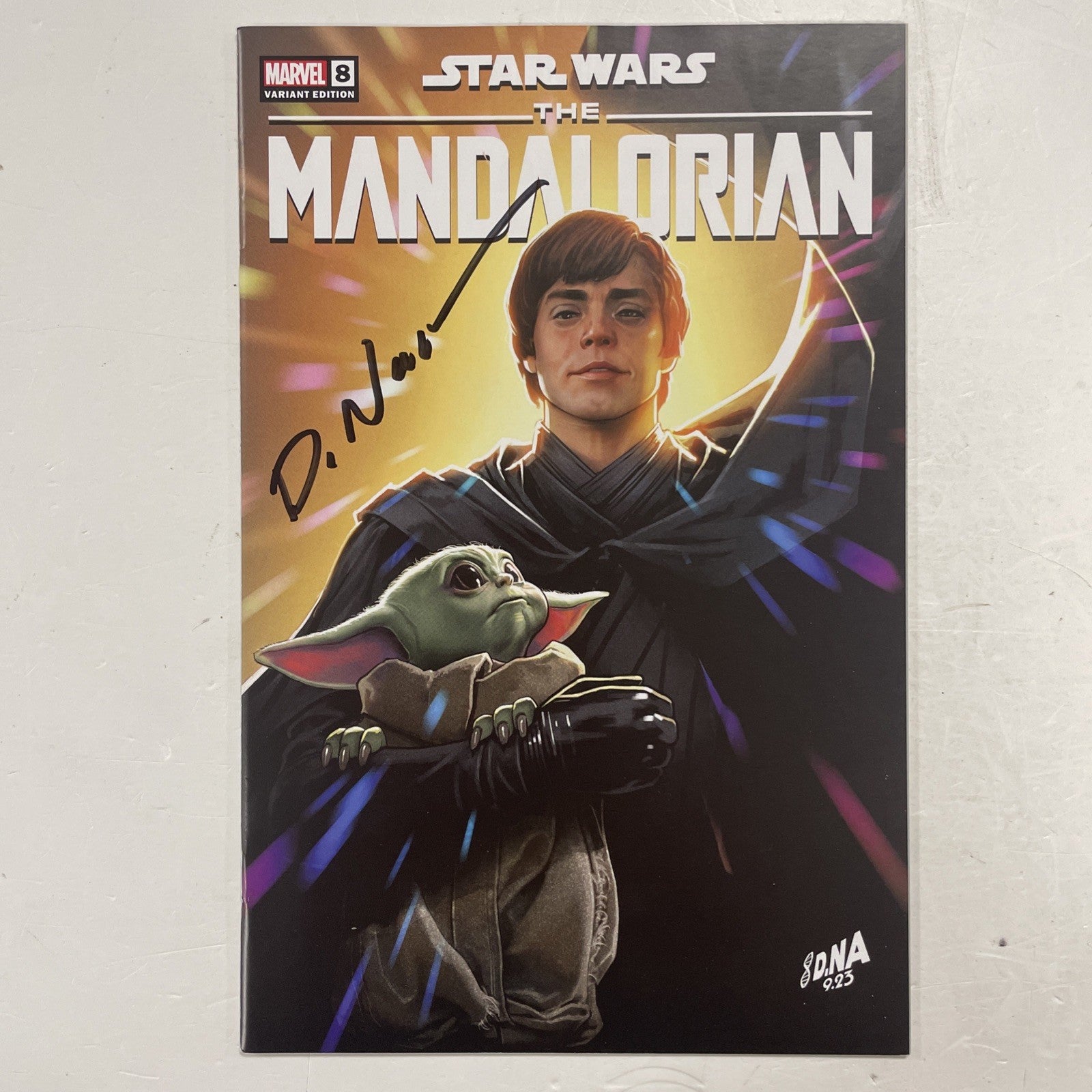Star Wars: The Mandalorian #8 2023 NM Signed By David Nakayama Variant0