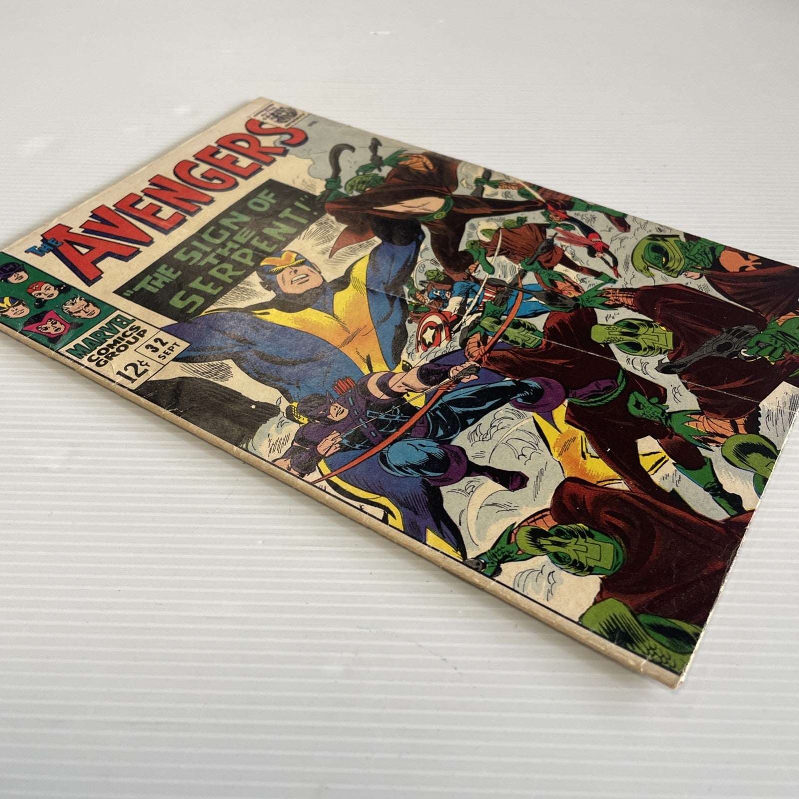 Avengers #32 1967 VG Pence Stamp3