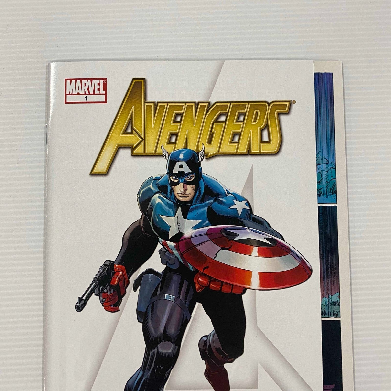 Avengers #1 2010 NM Gatefold Variant John Romita Jr. cover1