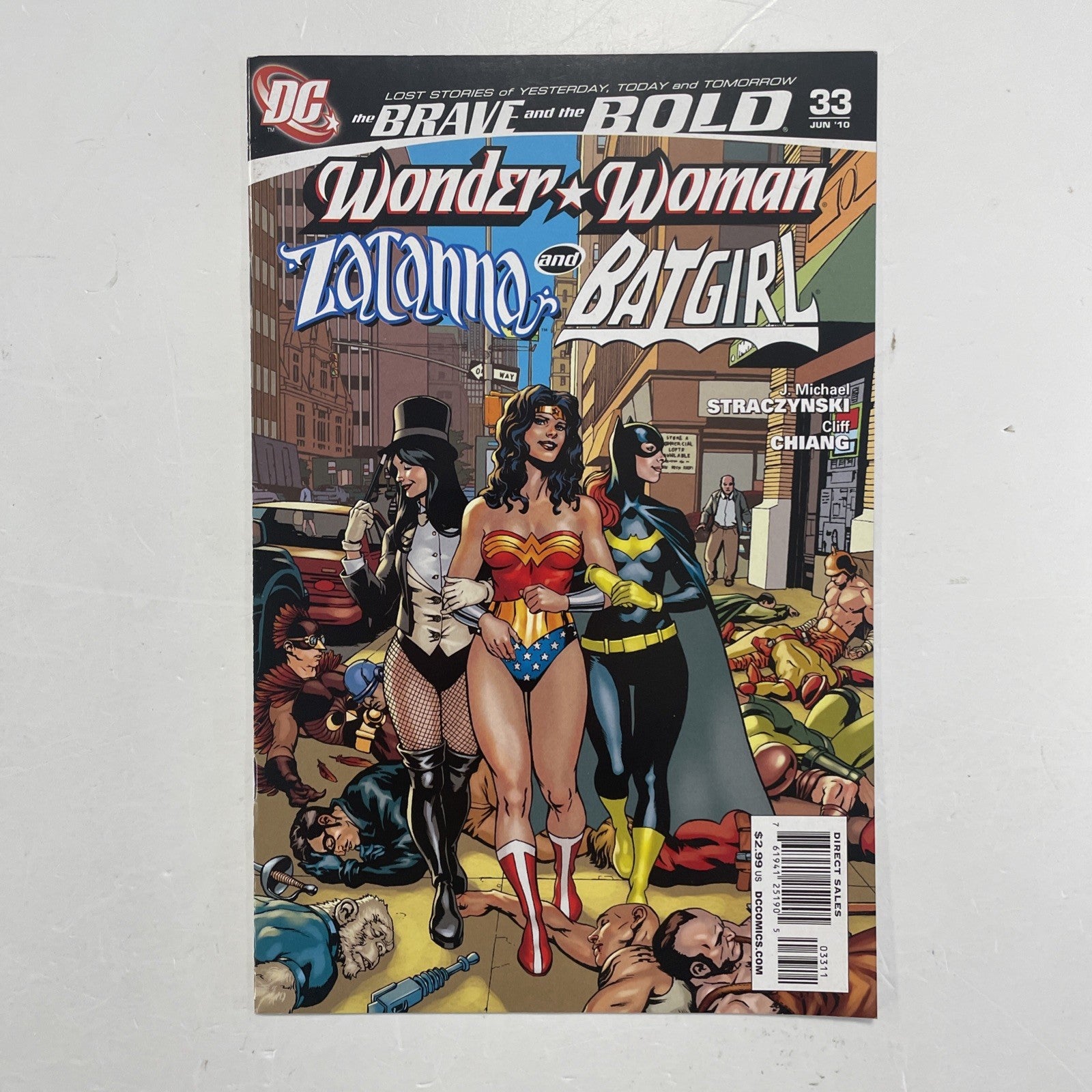 Brave And Bold #33 2010 VF/NM Wonder Woman, Zatanna, Batgirl Team-up0